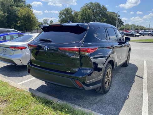 Used 2023 Toyota Highlander Bronze Edition FWD image 8