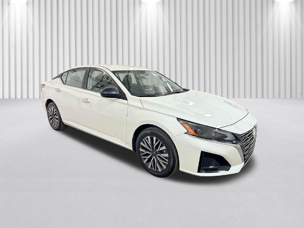 Used 2025 Nissan Altima 2.5 SV AWD/4WD image 2