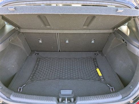 Used 2018 Hyundai Elantra GT image 13