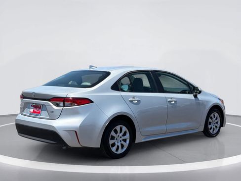 Used 2025 Toyota Corolla LE FWD image 4