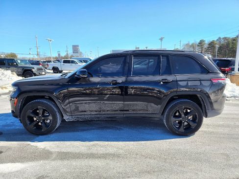 Used 2023 Jeep Grand Cherokee Limited w/ Black Appearance Package image 19