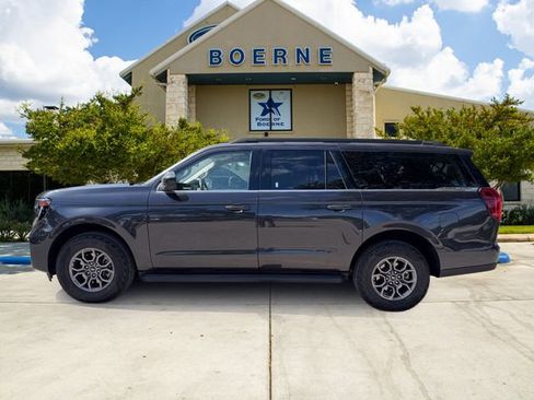 Used 2025 Ford Expedition Max Active RWD image 2