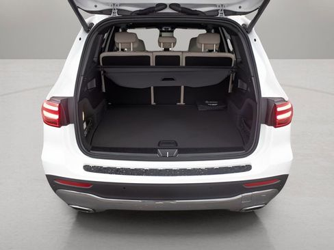 Used 2025 Mercedes-Benz GLB 250 image 8