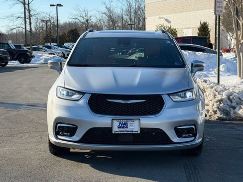 Certified 2024 Chrysler Pacifica Pinnacle image 3