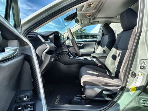 Used 2019 Toyota RAV4 XLE image 2