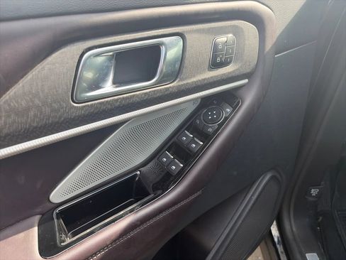 Used 2025 Ford Explorer Platinum AWD/4WD image 18