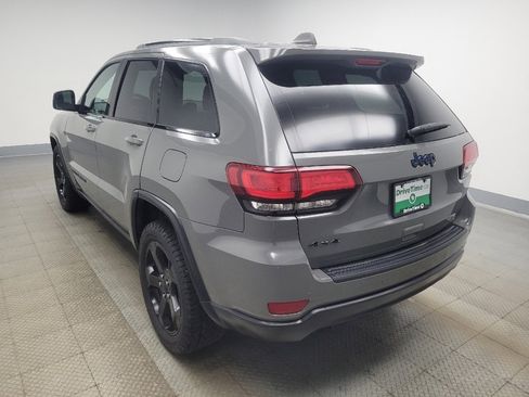 Used 2019 Jeep Grand Cherokee Laredo image 5