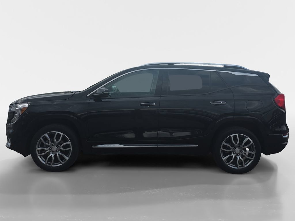 Used 2023 GMC Terrain Denali w/ Denali Premium Package AWD/4WD image 2