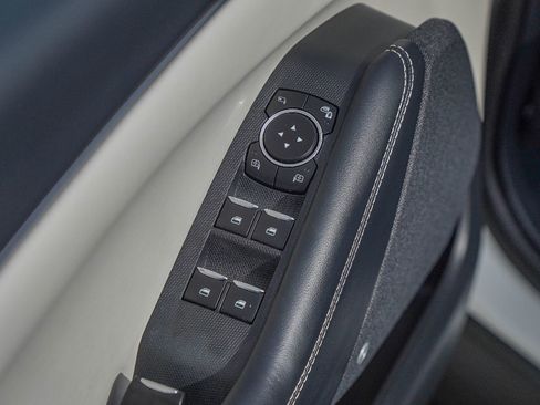 Used 2022 Ford Mustang Mach-E Premium image 20