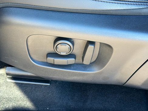 Used 2025 Land Rover Discovery Sport S image 25