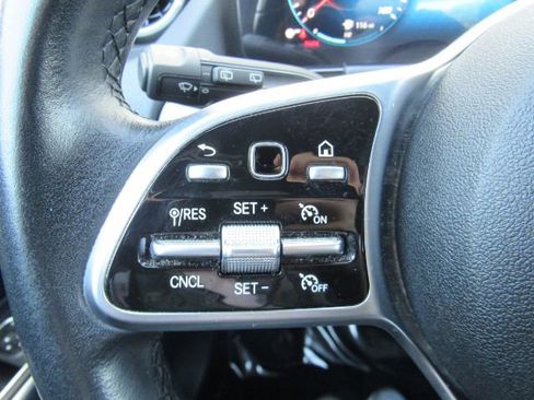 Used 2022 Mercedes-Benz GLA 250 4MATIC w/ Premium Package Lite image 36