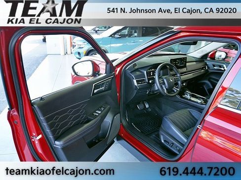 Used 2025 Mitsubishi Outlander SEL image 40