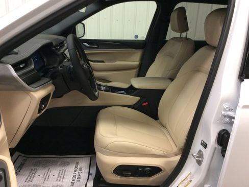 New 2025 Jeep Grand Cherokee Limited w/ Trailer Tow Package image 16