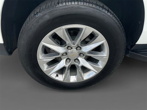 Used 2023 Chevrolet Suburban Premier image 10