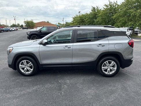 Used 2024 GMC Terrain SLE w/ Driver Convenience Package image 6