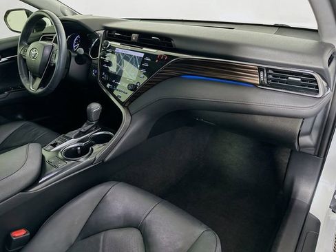 Used 2019 Toyota Camry XLE w/ Navigation Package image 28