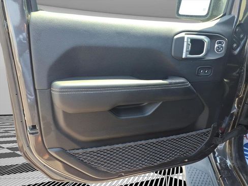 Used 2022 Jeep Gladiator Overland AWD/4WD image 15