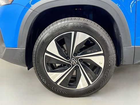 Used 2025 Volkswagen Taos SE w/ Panoramic Sunroof Package AWD/4WD image 29
