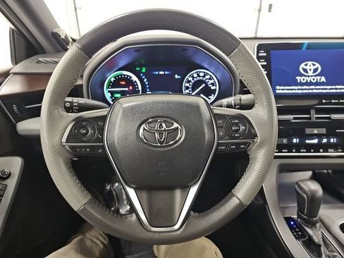 Used 2019 Toyota Avalon Limited image 18