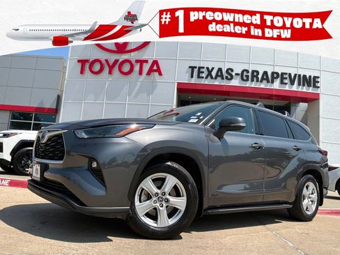 Used 2022 Toyota Highlander LE AWD/4WD image 1