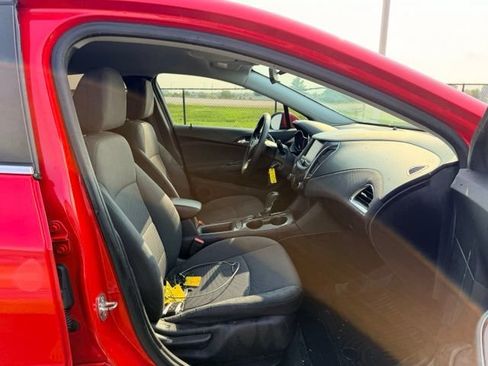 Used 2019 Chevrolet Cruze LT FWD image 10