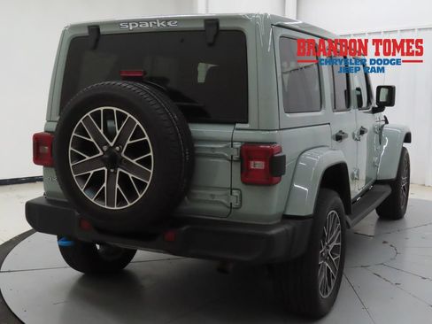 Used 2023 Jeep Wrangler Unlimited Sahara w/ Cold Weather Group AWD/4WD image 3