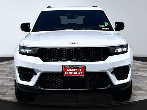 Certified 2024 Jeep Grand Cherokee Altitude AWD/4WD image 27