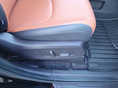 Used 2026 Kia Carnival EX FWD image 39