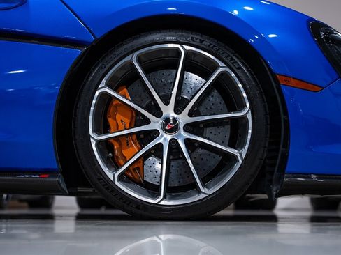 Used 2018 McLaren 570S Spider image 16