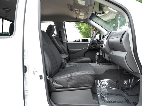 Used 2019 Nissan Frontier Desert Runner RWD image 32