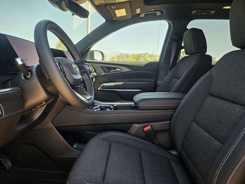 New 2026 Chevrolet Traverse LT w/ Sun and Wheel Package FWD image 10