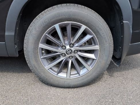 Used 2019 Toyota Highlander XLE w/ Protection Package #3 AWD/4WD image 11