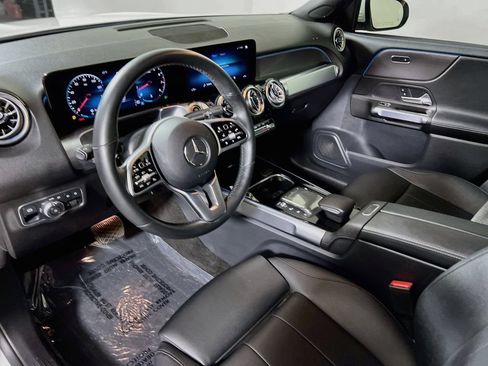 Used 2022 Mercedes-Benz GLB 250 4MATIC w/ Premium Package Lite image 9