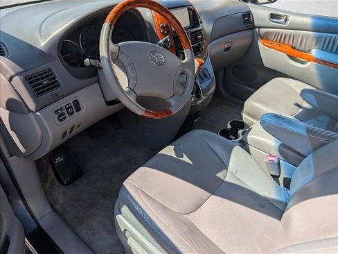 Used 2009 Toyota Sienna XLE Limited FWD image 10