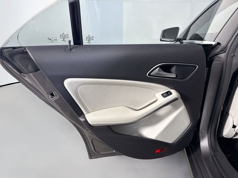 Used 2018 Mercedes-Benz CLA 250 image 25