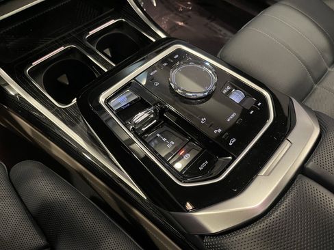 Used 2024 BMW i7 xDrive60 w/ Executive Package image 19