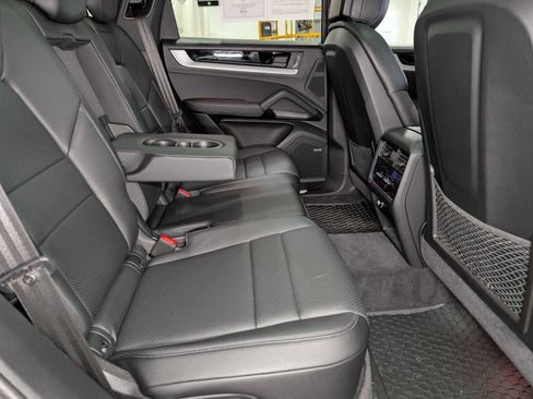 Used 2024 Porsche Cayenne S image 35