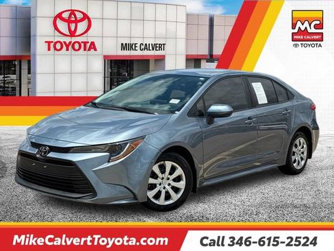 Certified 2025 Toyota Corolla LE FWD image 1