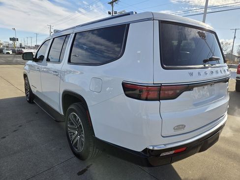 Used 2024 Jeep Wagoneer L Series II image 5