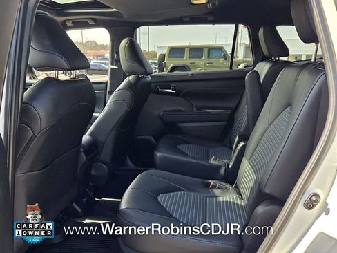 Used 2024 Toyota Highlander XSE image 6