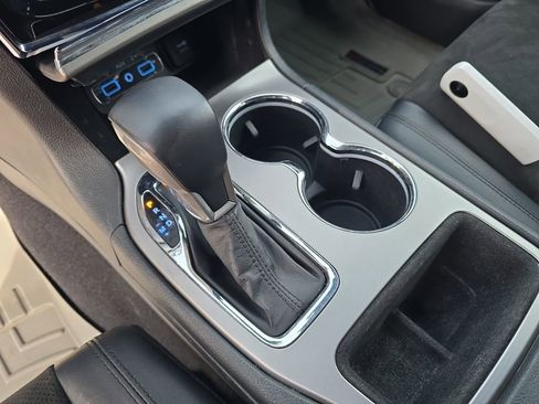 Used 2021 Jeep Grand Cherokee Laredo X image 25