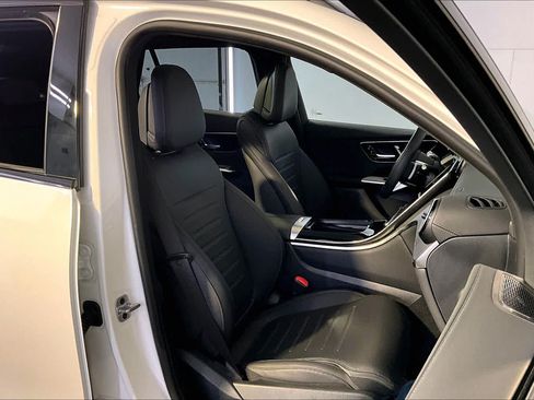 Used 2025 Mercedes-Benz GLC 300 4MATIC image 8