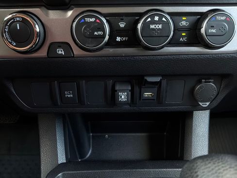 Used 2023 Toyota Tacoma SR5 AWD/4WD image 22