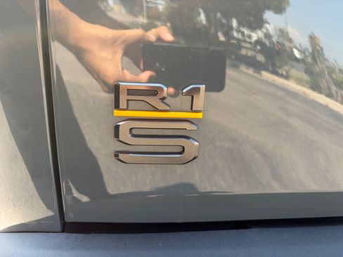 Used 2025 Rivian R1S Premium AWD/4WD image 25