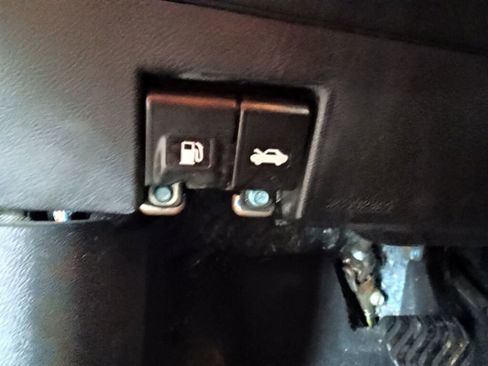 Used 2020 Nissan Versa SR w/ Convenience Package image 8