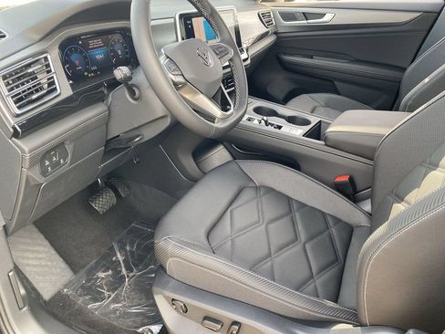 New 2026 Volkswagen Atlas Cross Sport SE FWD image 14