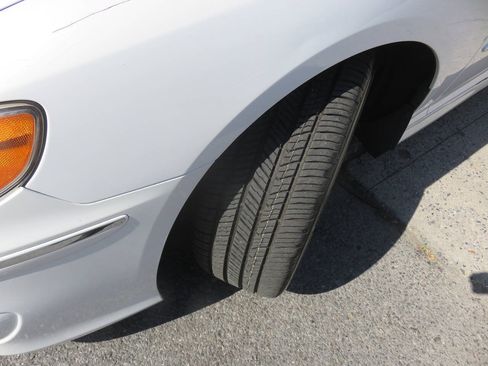 Used 2011 Hyundai Azera GLS w/ Premium Pkg 2 FWD image 27