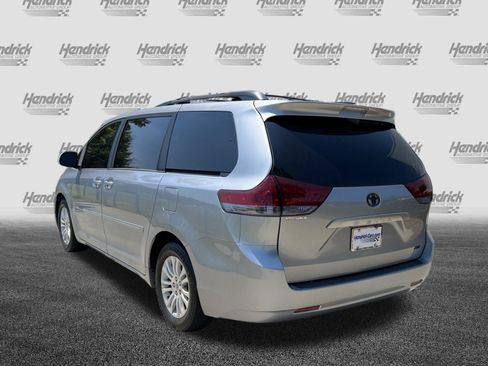 Used 2012 Toyota Sienna XLE FWD image 9