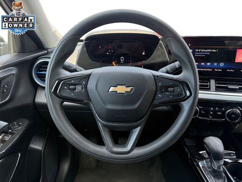 Used 2025 Chevrolet Trax LT image 12