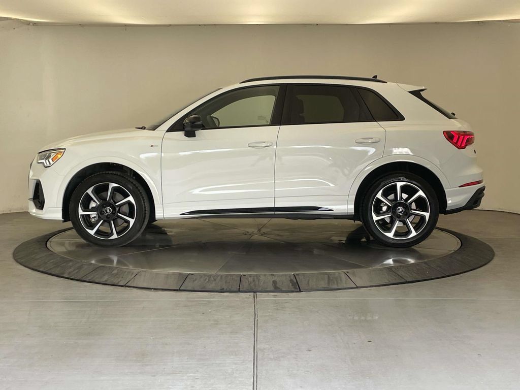 Used 2025 Audi Q3 2.0T Premium Plus w/ Premium Plus Package AWD/4WD image 2